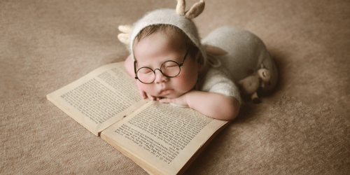 Bébé bouquine à Coësmes